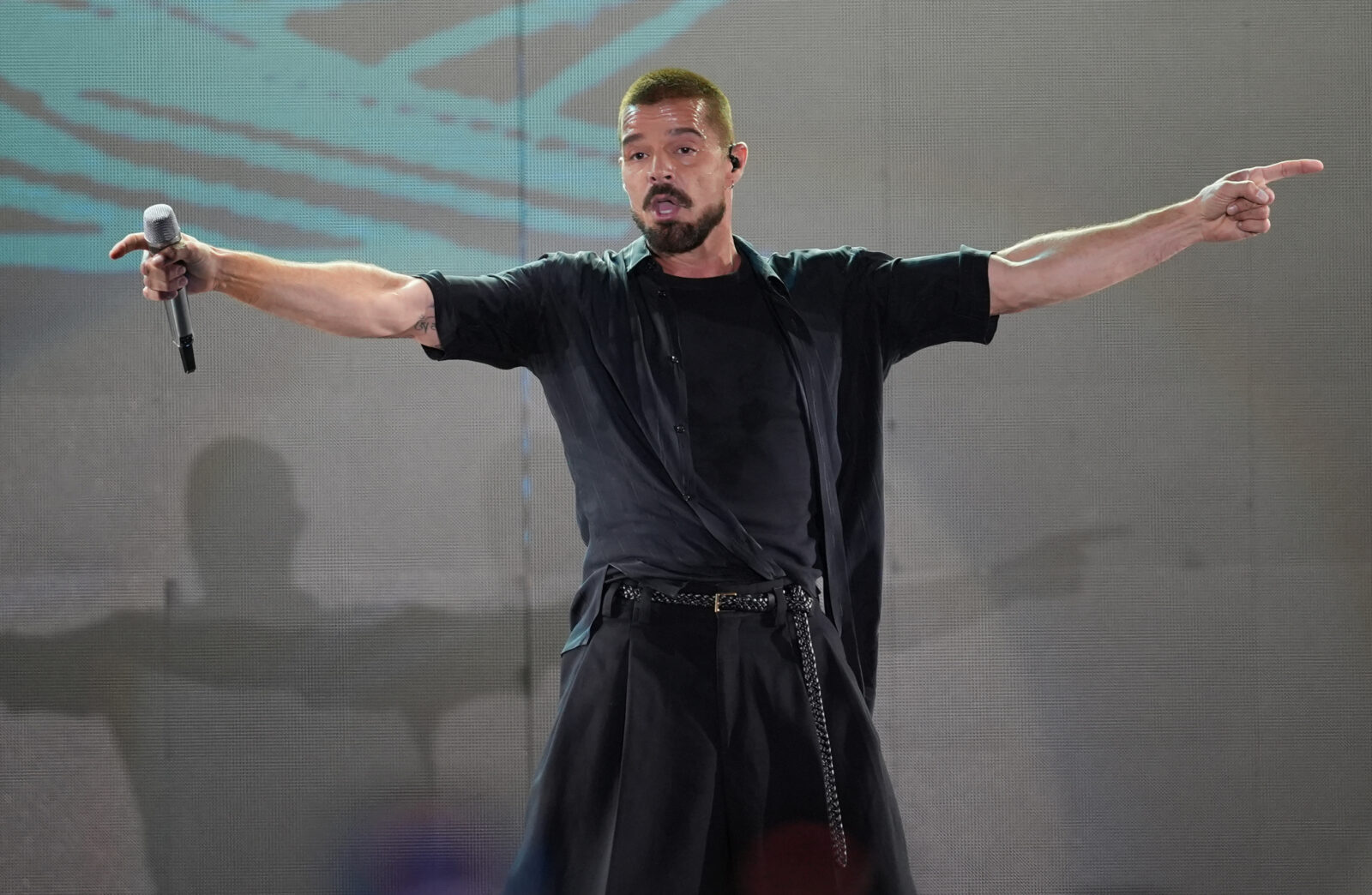 One of the most recognizable great Latin pop stars of all time - Ricky Martin held a concert in Belgrade on the water as part of the jubilee, fifth edition of the Belgrade River Fest. Jedna od najprepoznatljivijih velikih latino pop zvezda svih vremena – Riki Martin odrzao je koncert u Beogradu na vodi u okviru jubilarnog, petog izdanja Belgrade River Festa.