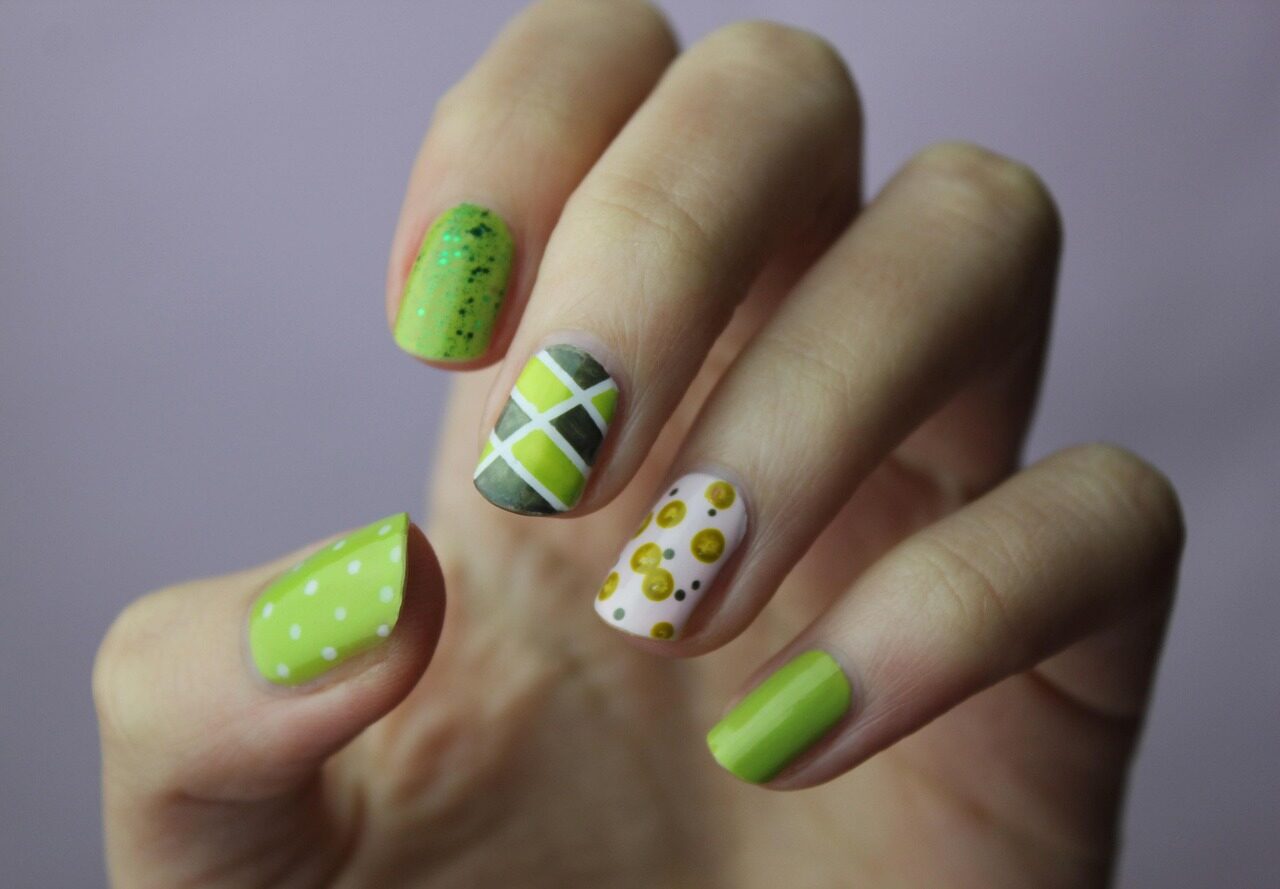nail art, nature, manicure, nails, nail polish, beautiful flowers, cuticles, green manicure, green nail art, green nail polish, flowers, fingernails, color, polish, woman, hand, nail spa, style, glamour, female, natural nails, flower background, flower wallpaper, elegant nails