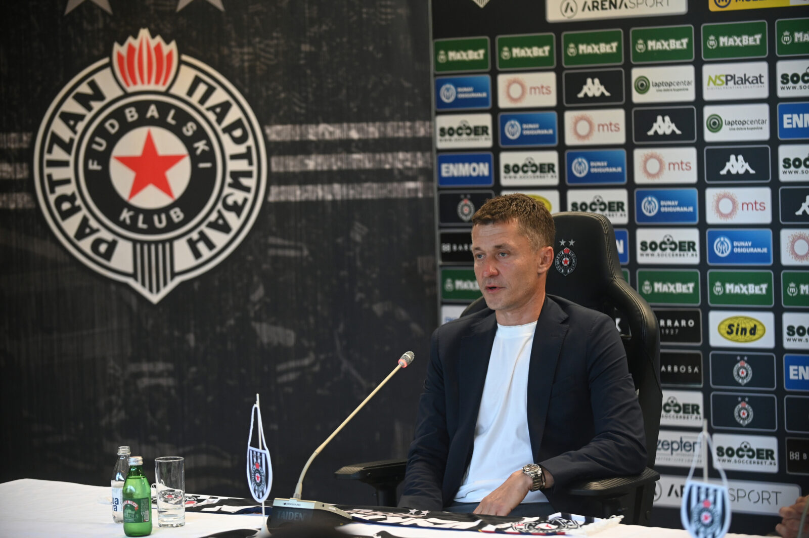 Football club Partizan promoted Sasa Ilic who was appointed as the head of the professional staff. Fudbalski klub Partizan promovisao je Sasu Ilica koji je imenovan ya sefa strucnog staba.