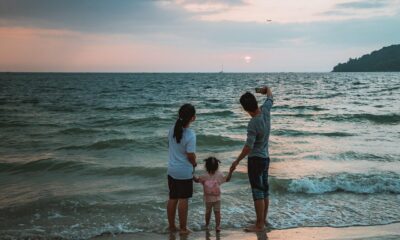 selfie, beach, family, child, mother, father, nature, vacations, mobile, smartphone, photo, summer, sea, water, ocean, happy, to travel, people, girl, asian, asia, chinese