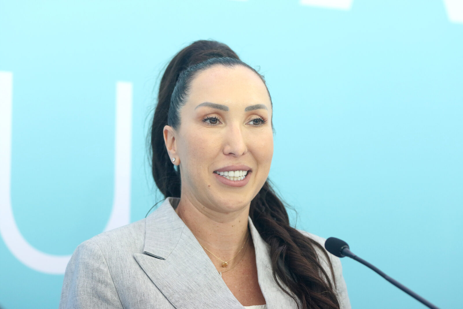 After the double mix tennis match on Adria tour, Jelena Jankovic held a press conference. Posle odigranog teniskog dubl miksa na Adria touru Jelene Jankovic je odrzala konferenciju za medije