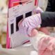 Dvema porodicama iz Kolorada DNK test otkrio zamenu beba u bolnici 1988. godine – zamena beba u bolnici