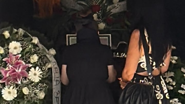 Mala Cana potresena na sahrani Andrije Bajića: Suze i zagrljaji kraj kovčega