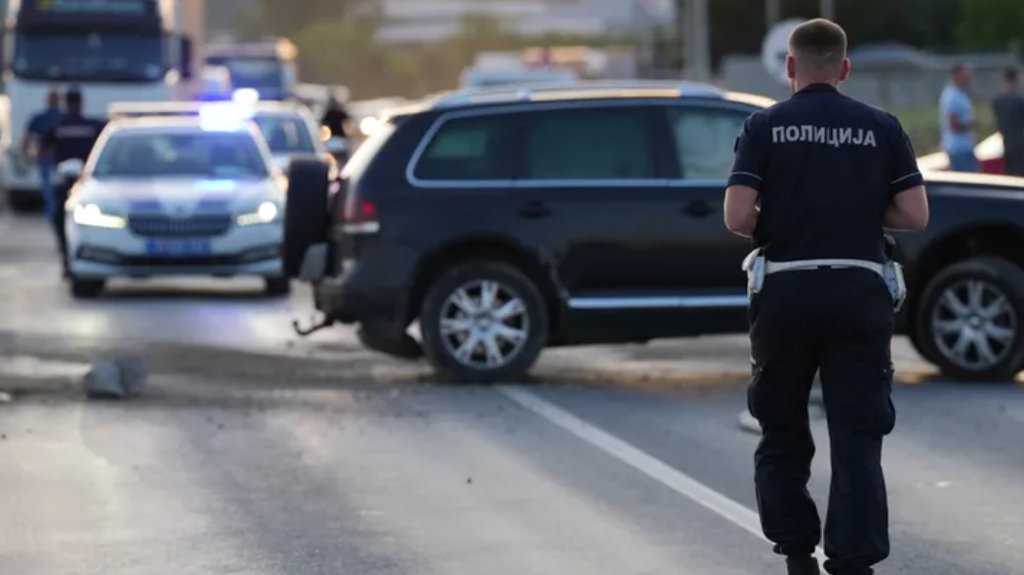 Saobraćajna nezgoda na Šabačkom putu, sedam osoba u jednom vozilu povređeno