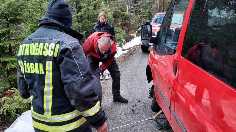 Tragedija u Žabljaku: Dan žalosti nakon nesreće u kojoj je stradao mladić – dan žalosti u Žabljaku