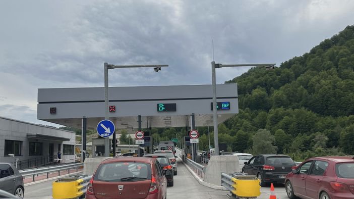 AMSS upozorava na gužve na granicama i putevima tokom vikenda
