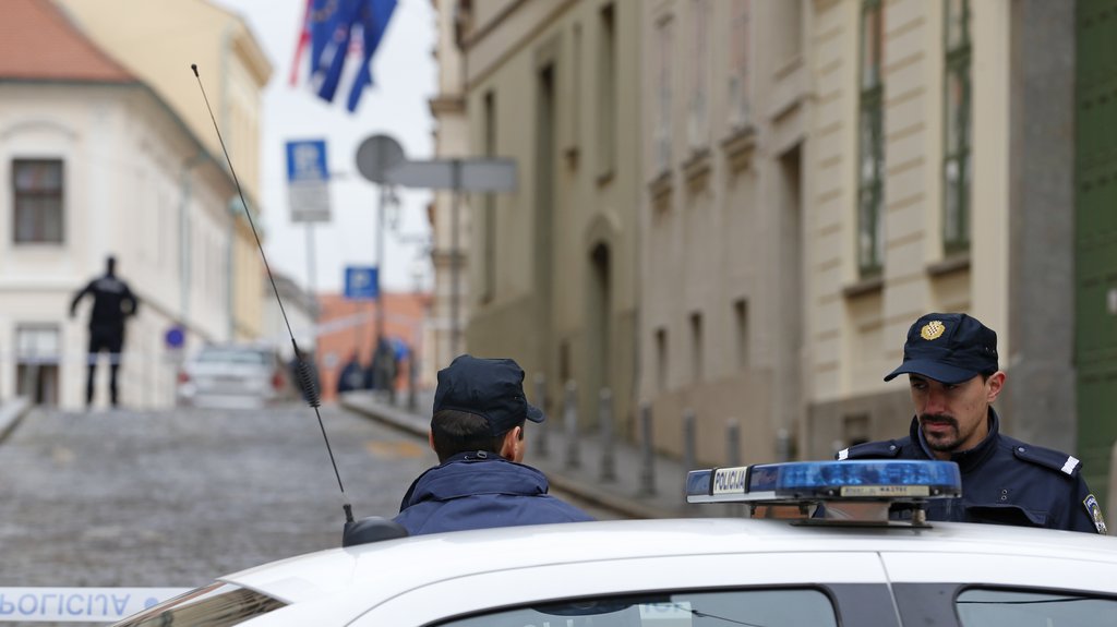 Srpkinja uhapšena zbog krađe ležaljki i suncobrana u Svetom Petru, zabranjen joj ulazak u EU – krađa ležaljki i suncobrana u Svetom Petru
