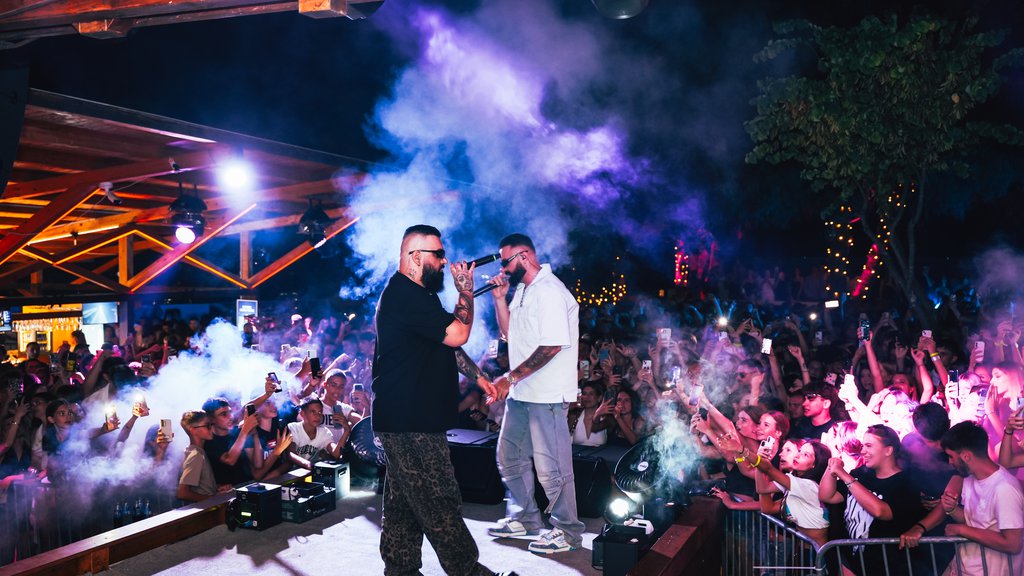 Jala Brat i Buba Corelli napravili koncert za pamćenje u Vodicama, fanovi blokirali plažu