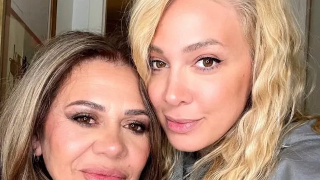 Milica Todorović se vratila muzici, majka Jasmina uživa na moru daleko od Srbije – Milica Todorović na sceni