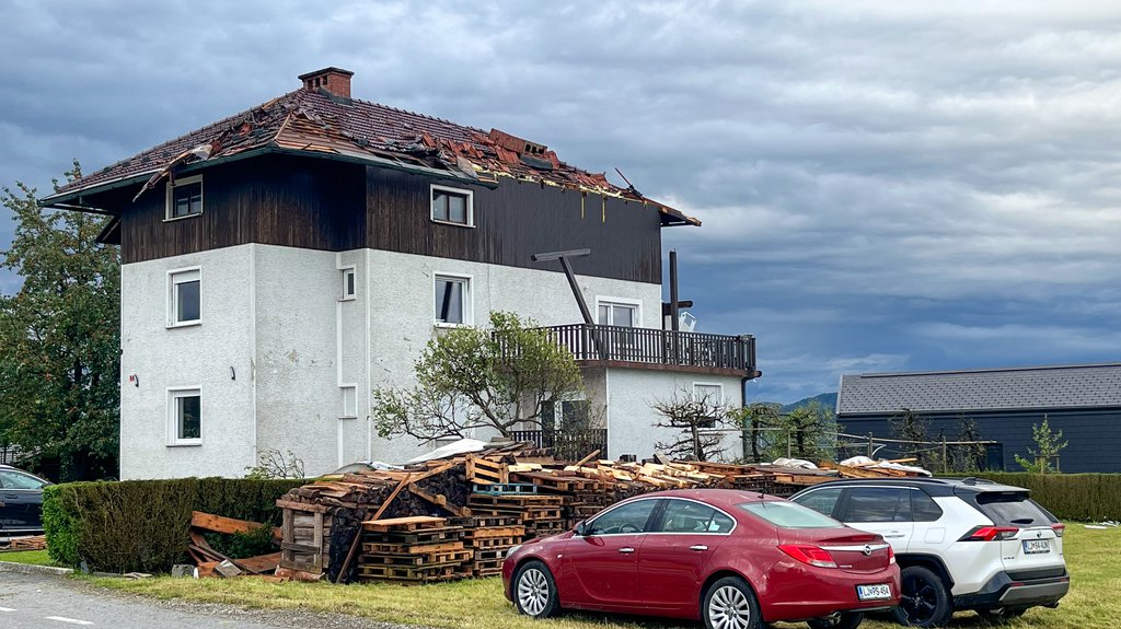 Olujno nevreme u Sloveniji prouzrokovalo poplave i rušenje drveća