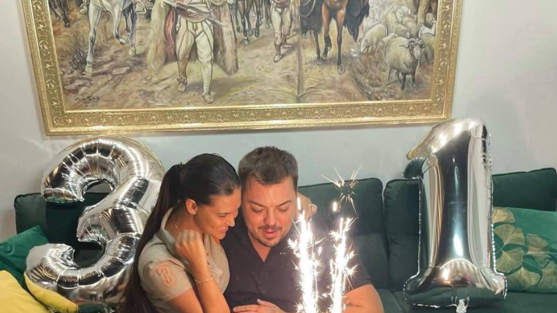 Sloba Vasić proslavio rođendan uz ćerku i tortu sa vatrometom