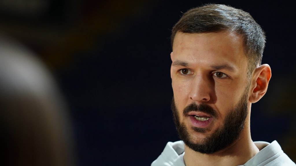 Uroš Plavšić suočen sa zatvorskom kaznom zbog napada na vojno lice – napad na vojno lice u Beogradu