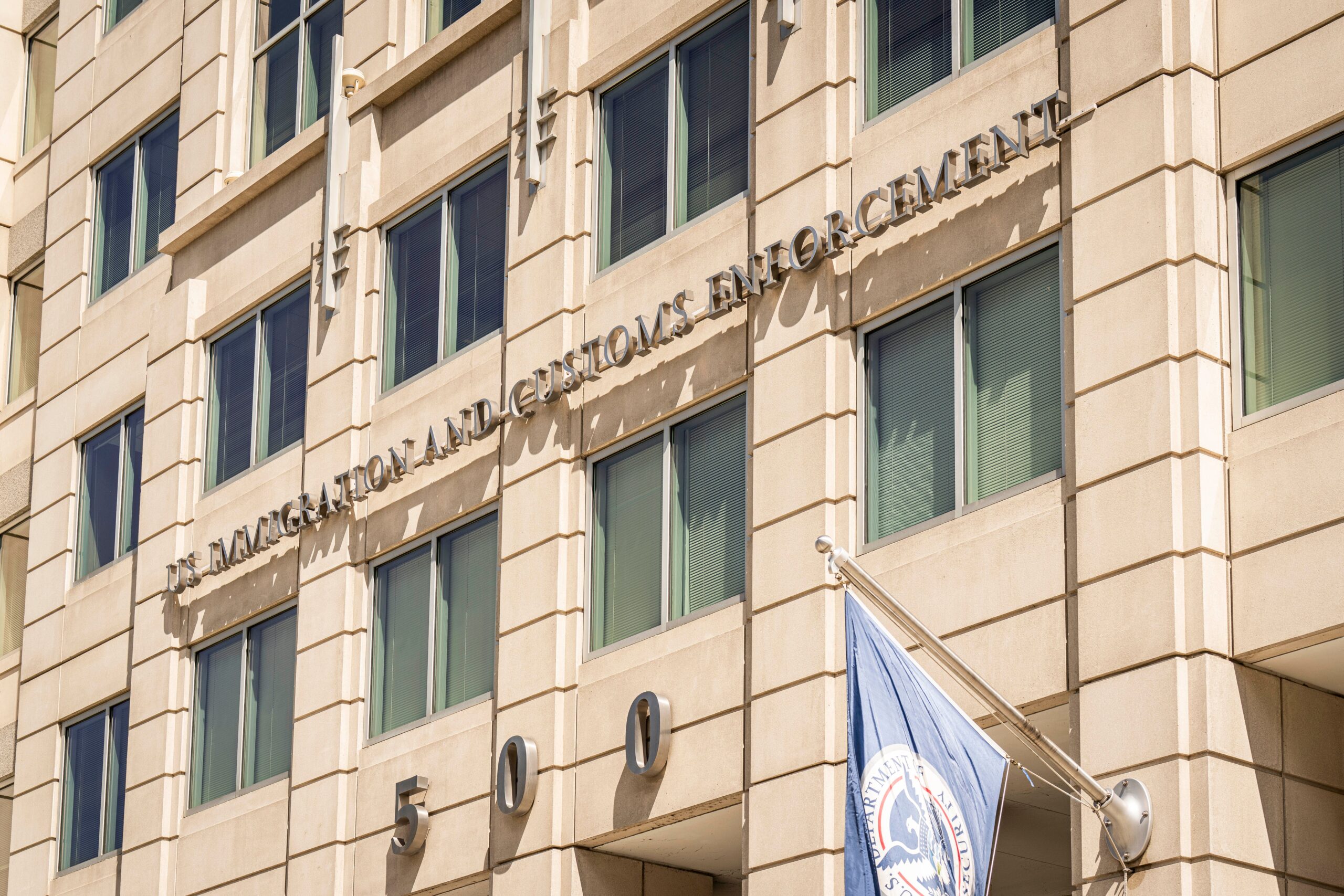 FBI prenosi slučajeve na HSI nakon nedavnih smrtonosnih pucnjava – FBI premešta slučajeve