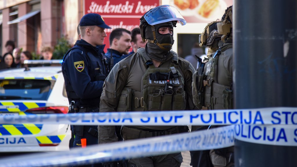 Pljačka vozila za prevoz novca u Izoli, policijska potera u toku