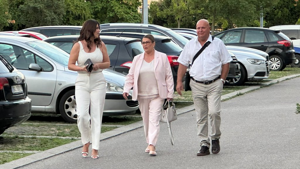 Porodica Durdžić stigla u Šimanovce među prvima i podržala Asmina pred finale – porodica Durdžić u Šimanovcima
