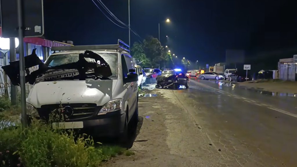 Saobraćajna nezgoda kod aerodroma Nikola Tesla, kombi sleteo s puta