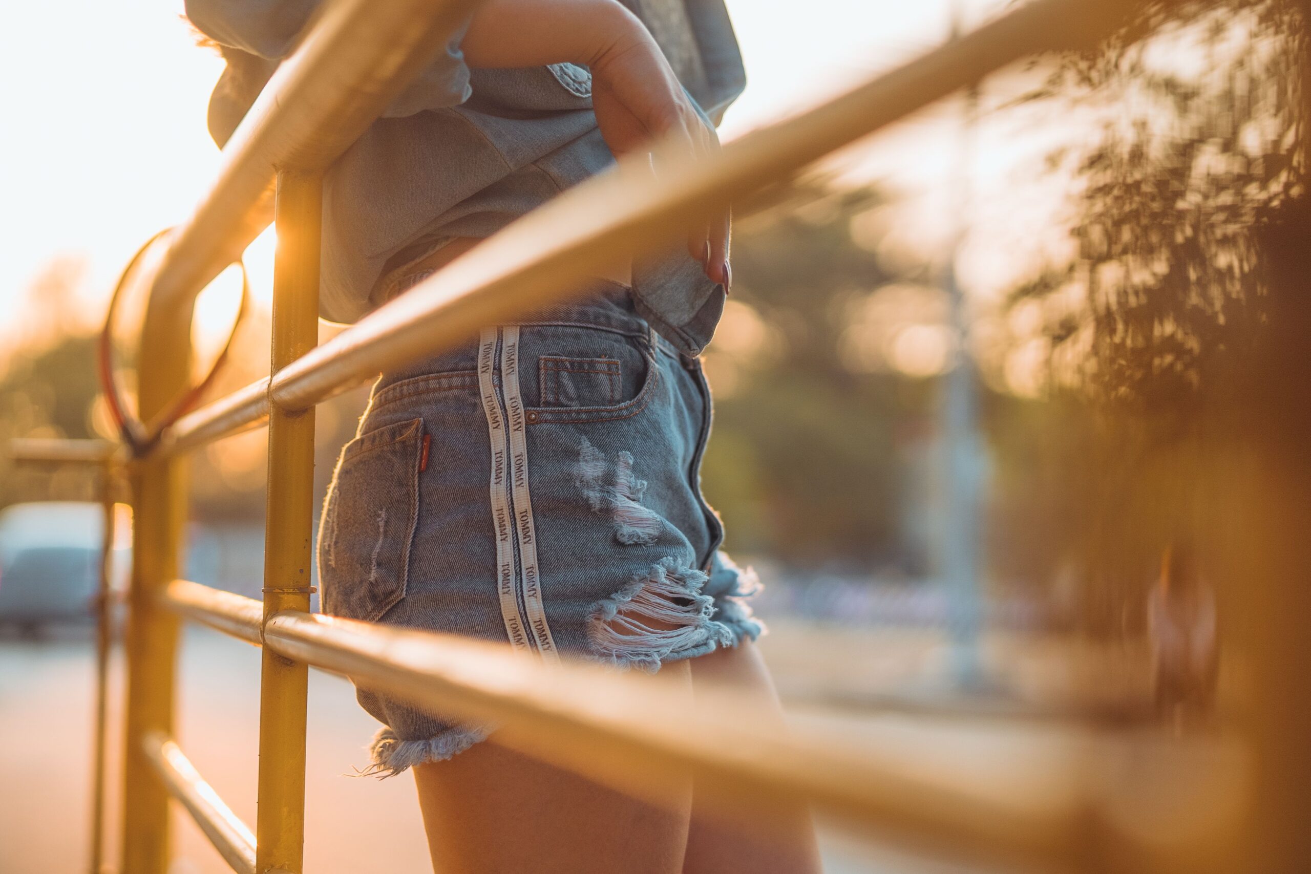 Štampane pantalone postale omiljeni letnji izbor za urbane žene