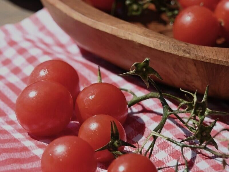 cherry tomatoes, tomatoes, fresh vegetables, organic tomatoes, red tomatoes, ripe tomatoes, tomato harvest, healthy food, summer vegetables, farm fresh, vine tomatoes, tomato bunch, rustic kitchen, garden tomatoes, seasonal produce, natural food, vegetable closeup, fresh produce, salad ingredients, kitchen decor, juicy tomatoes, ripe cherry tomatoes, healthy eating, cooking ingredients, homegrown tomatoes