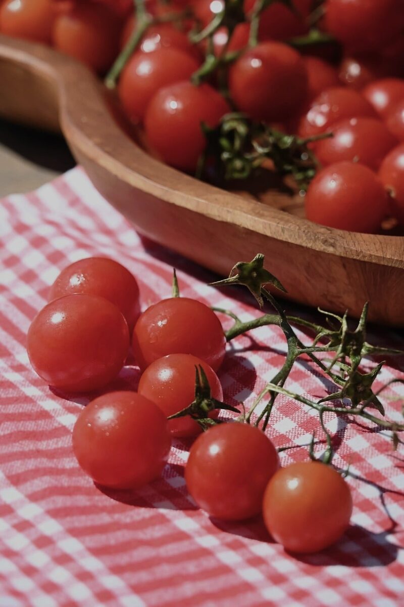 cherry tomatoes, tomatoes, fresh vegetables, organic tomatoes, red tomatoes, ripe tomatoes, tomato harvest, healthy food, summer vegetables, farm fresh, vine tomatoes, tomato bunch, rustic kitchen, garden tomatoes, seasonal produce, natural food, vegetable closeup, fresh produce, salad ingredients, kitchen decor, juicy tomatoes, ripe cherry tomatoes, healthy eating, cooking ingredients, homegrown tomatoes