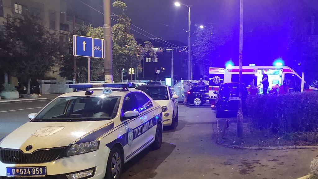 Saobraćajna nesreća na Vračaru, žena teško povređena dok je šetala s detetom