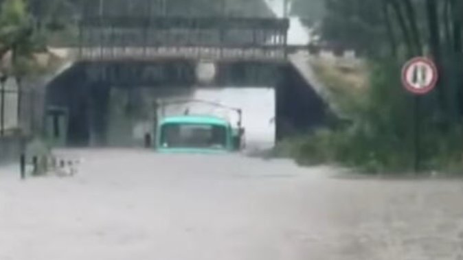 Snažno nevreme u Skoplju izazvalo štetu na aerodromu i više lokacija u gradu