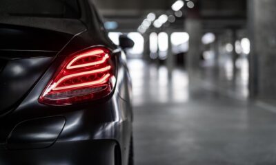 Mala rupa na zadnjim vratima automobila: čemu zapravo služi i zašto je važna – dečja sigurnosna brava na zadnjim vratima