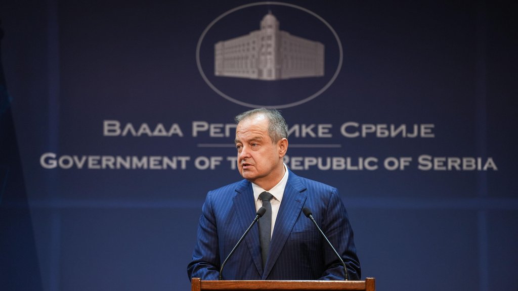 Ivica Dačić apeluje na vozače zbog pojačanog saobraćaja na putevima Srbije – saobraćajni kolaps na putevima