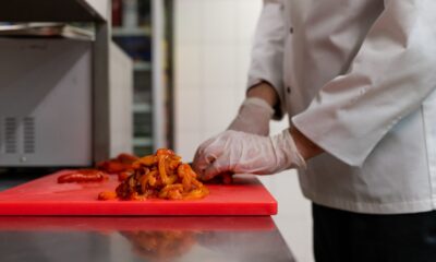 Pad poseta restoranima i prodaja zelene salate u prodavnicama usled epidemije ciklosporijaze