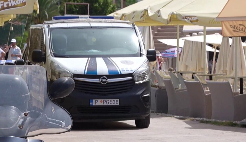 Požar zahvatio plažu Jaz u Crnoj Gori, vatrogasci na terenu tokom noći – požar na plaži Jaz