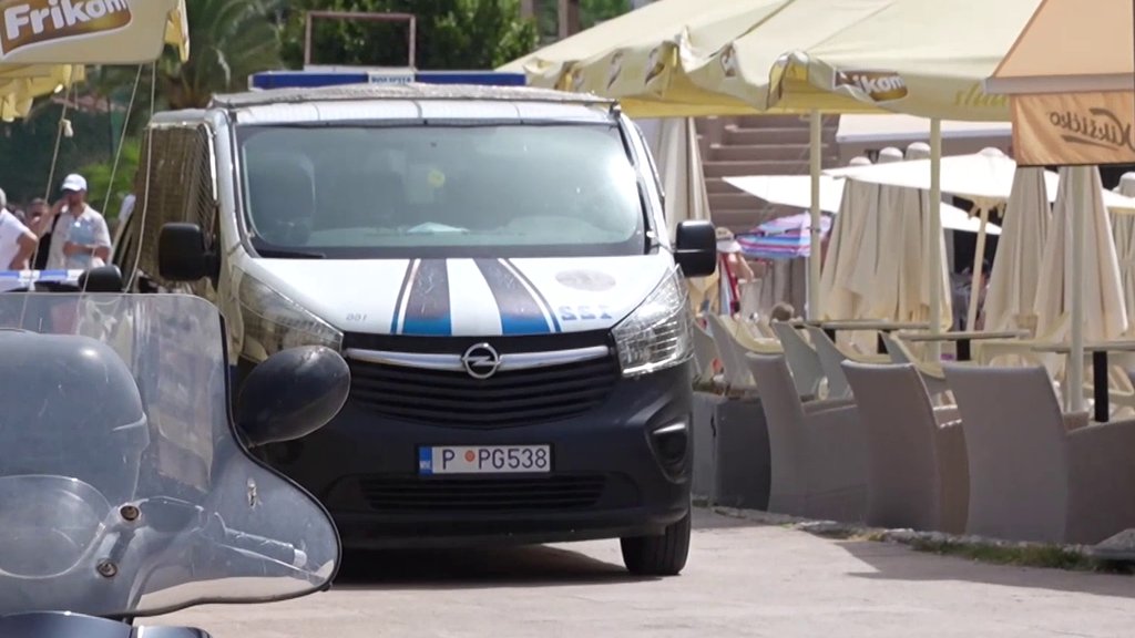 Požar zahvatio plažu Jaz u Crnoj Gori, vatrogasci na terenu tokom noći – požar na plaži Jaz