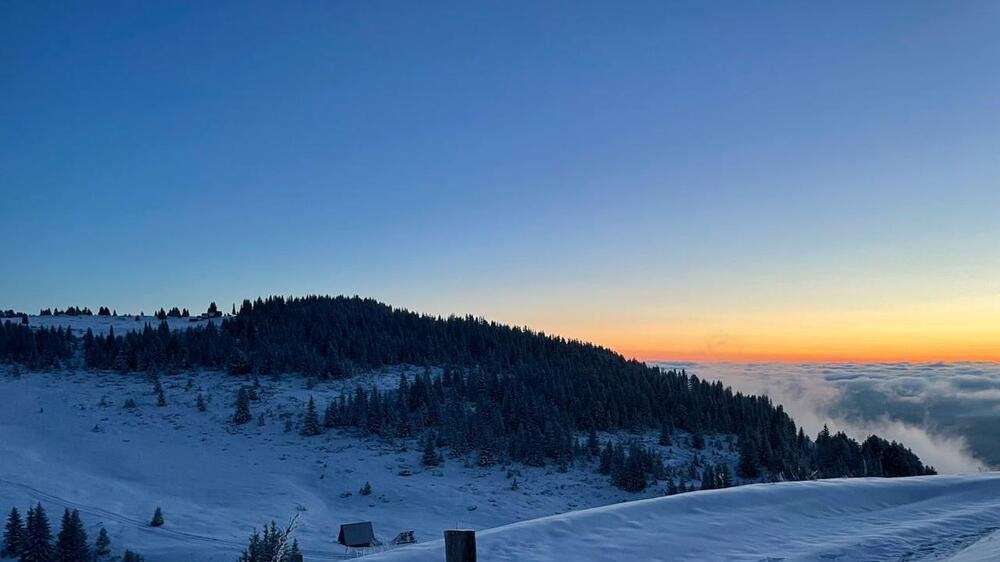 Sneg u julu prekrio Bjelasicu, padavine iznenadile posetioce na Zekovoj Glavi