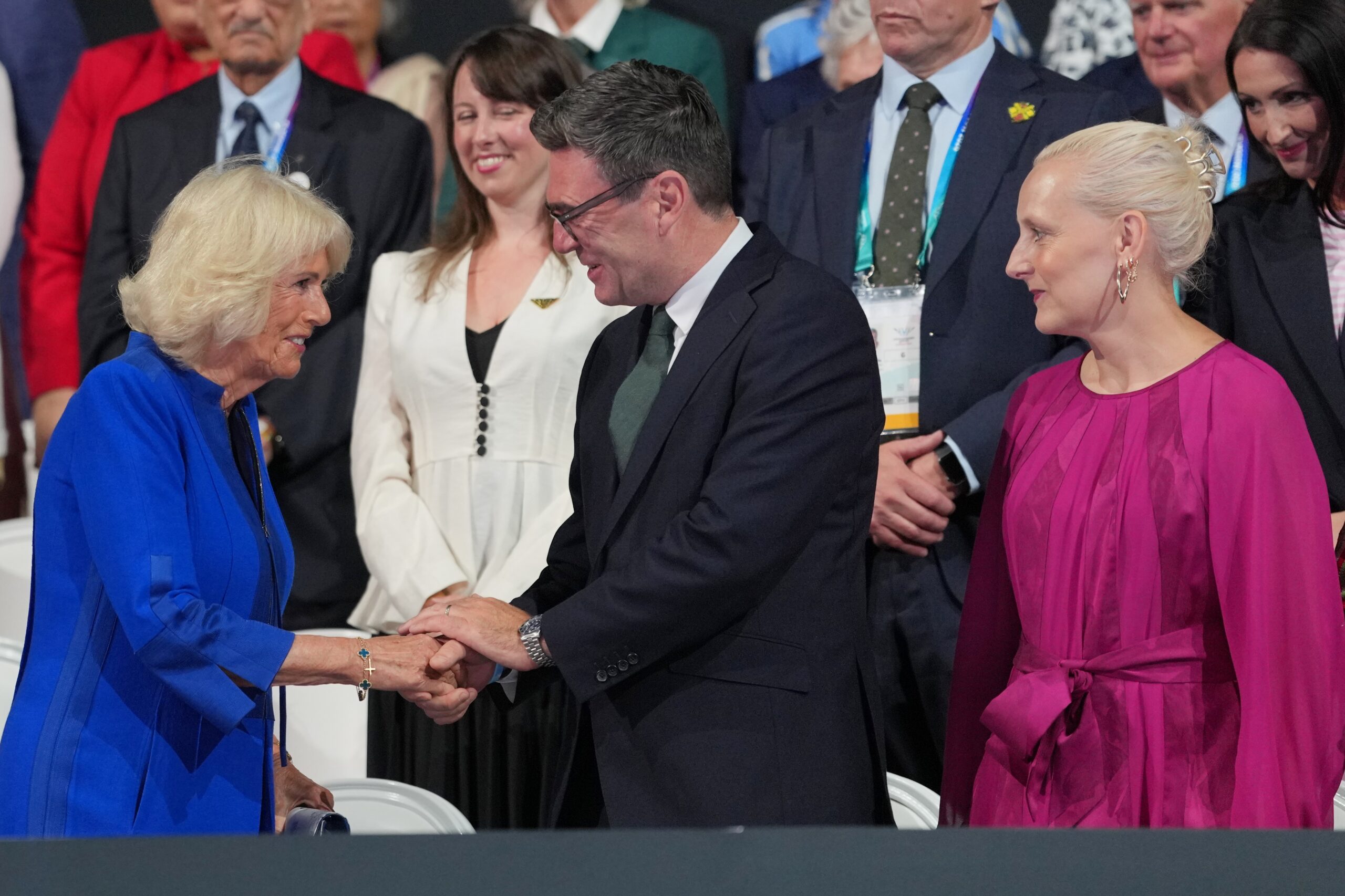Supruga premijera pleni pažnju u elegantnoj svilenoj haljini – supruga premijera moda