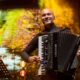Aleksandar Sofronijević priredio spektakl u Kraljevu: Publika pevala uz hitove – Festival Zlatne harmonike Kraljeva