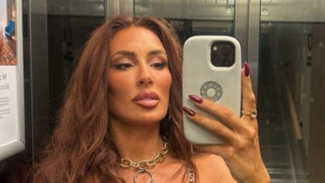 Senida Hajdarpašić zablistala na nastupu: Haljina sa izrezima izazvala lavinu komentara – Senida Hajdarpašić i izrez na haljini