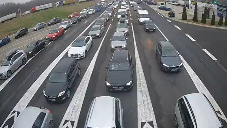 Višesatna čekanja na graničnim prelazima stvaraju kolaps od ranog jutra