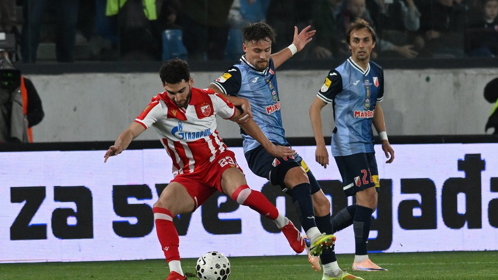 Crvena zvezda vodi protiv Vojvodine na Marakani u derbiju Superlige Srbije – napad u Beogradu
