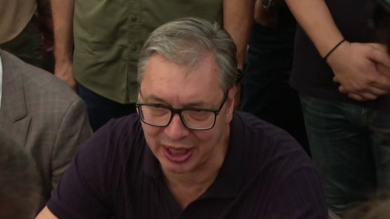 Predsednik Vučić istakao značaj porodice na skupu u Banovom Polju – porodica kao stub društva