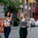 Y2K trendovi se vraćaju u modu: komadi koji osvajaju ulice – Y2K trendovi moda