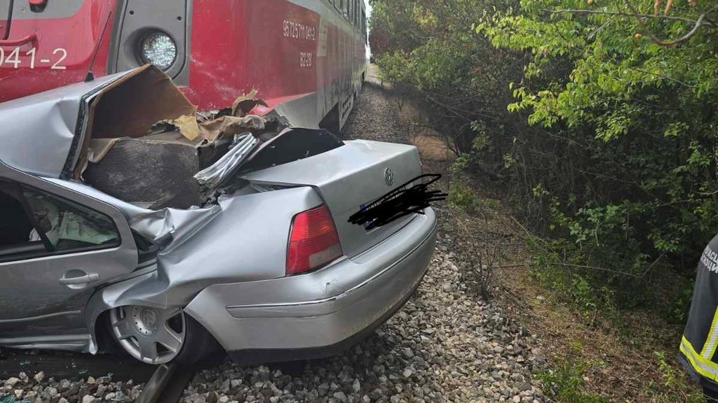 Nesreća na pružnom prelazu kod Odžaka, poginula trudna žena i dete