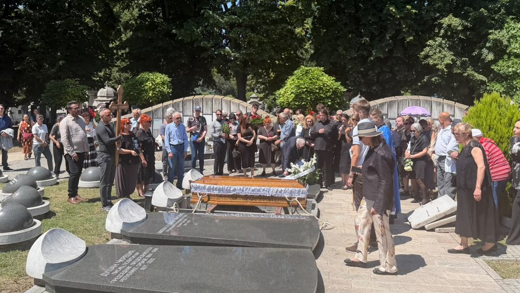Olivera Katarina ispraćena u Aleji zaslužnih građana, Beograd u znaku tuge – sahrana Olivera Katarina u Aleji zaslužnih građana