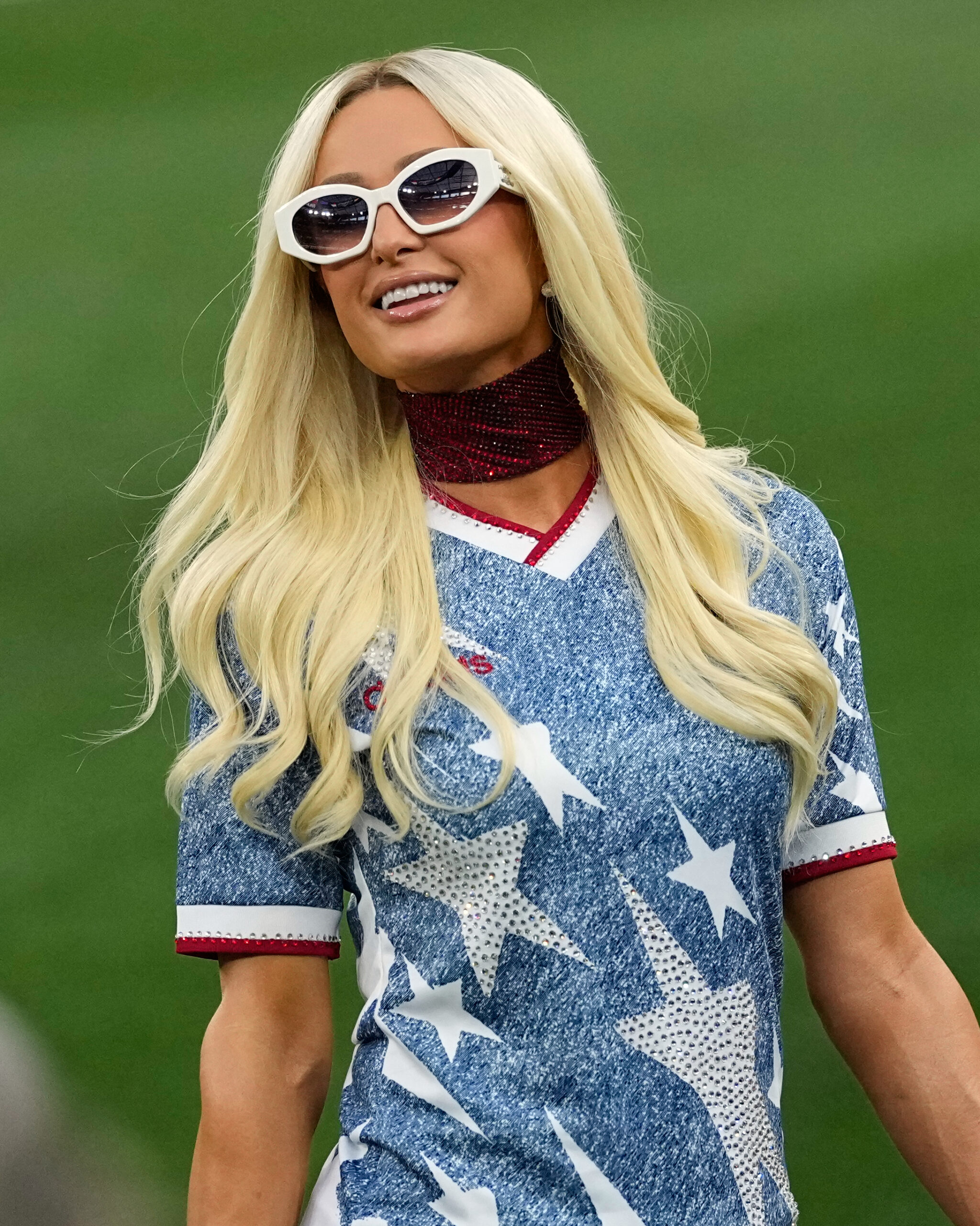 Paris Hilton ponovo oduševljava kao zaštitno lice kampanje za usne – Paris Hilton kampanja