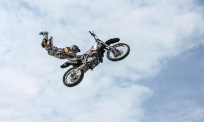 Toni Bou oduševio kao superheroj u Parque Warner Madridu – Toni Bou Parque Warner Madrid