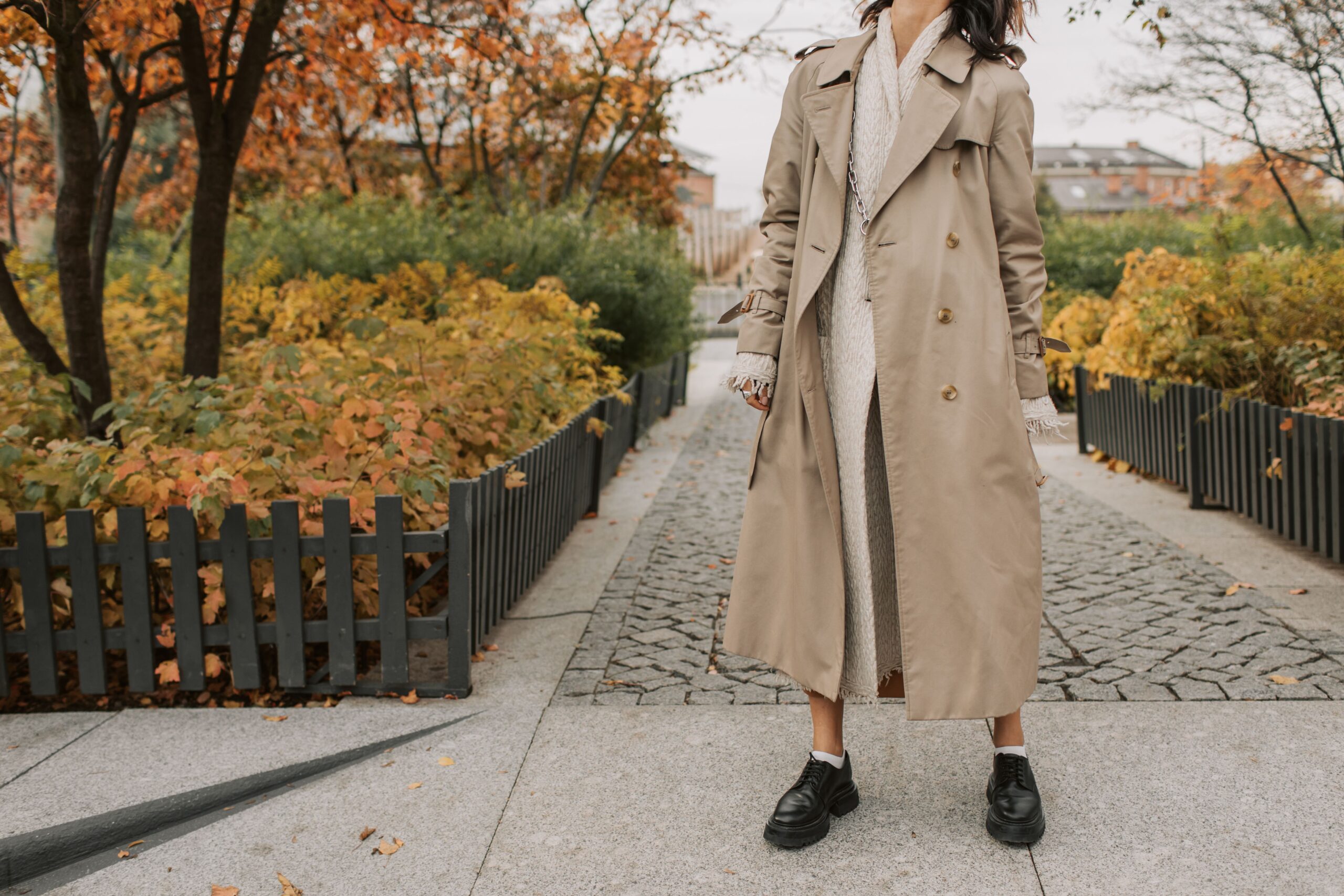 Bele farmerke kao modni adut tokom prelaznih sezona – bele farmerke moda