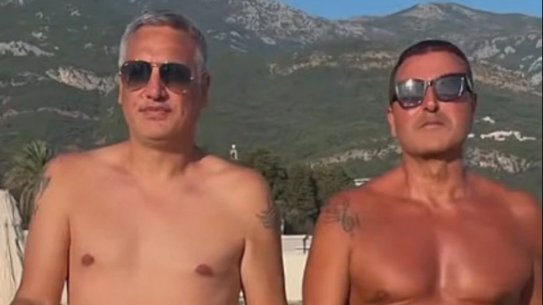 Gagi i Đole Đogani uživaju na crnogorskoj plaži: Fanovi upoređuju njihovu formu – forma Gagija i Đoleta Đoganija