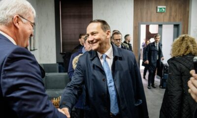 Poljski ministar Sikorski: Prodaja zlatnih rezervi Rusije signalizira manjak resursa