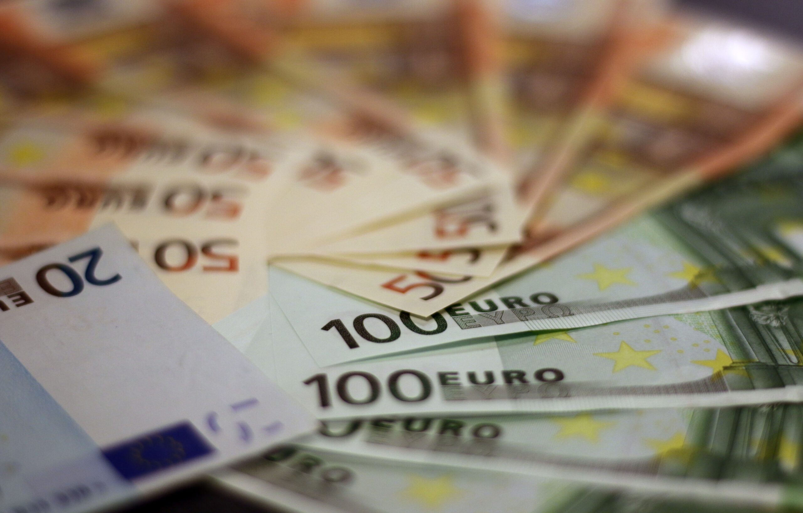 Intesa Sanpaolo povećala neto dobit na 5,6 milijardi evra u prvom polugodištu – Intesa Sanpaolo neto dobit