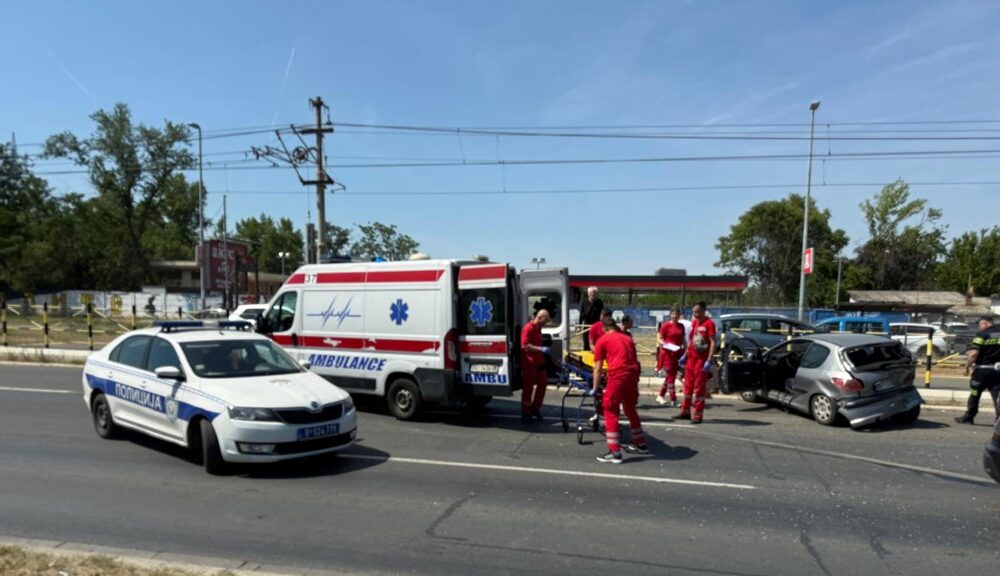 Pronađeno telo muškarca u automobilu pored puta kod Inđije