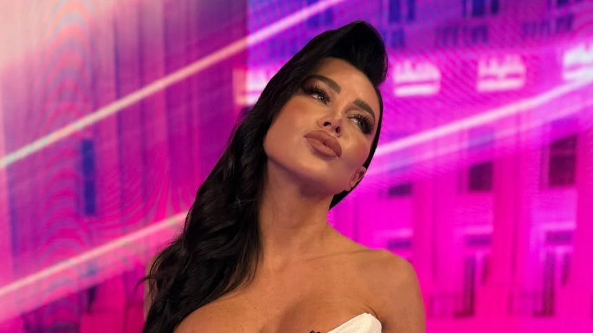 Stanija Dobrojević u noćnom provodu: Deca je obasula ružama tokom izlaska – deca obasula ružama