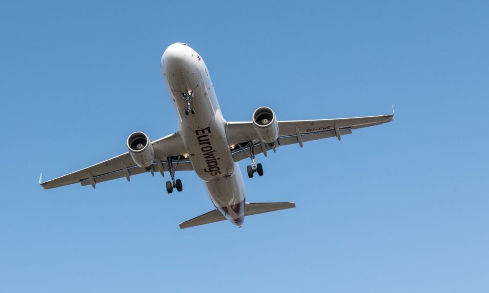Avion Jurovingsa vraćen u Štutgart nakon što je grom udario u letelicu sa 106 putnika.