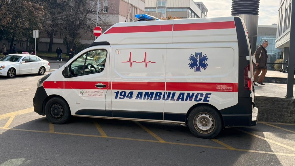 Incident na bazenu u Resniku, žena ostala bez svesti nakon skoka